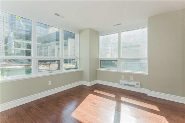 Th12 - 761 Bay St, Townhouse with 3 bedrooms, 3 bathrooms and 1 parking in Toronto ON | Image 4
