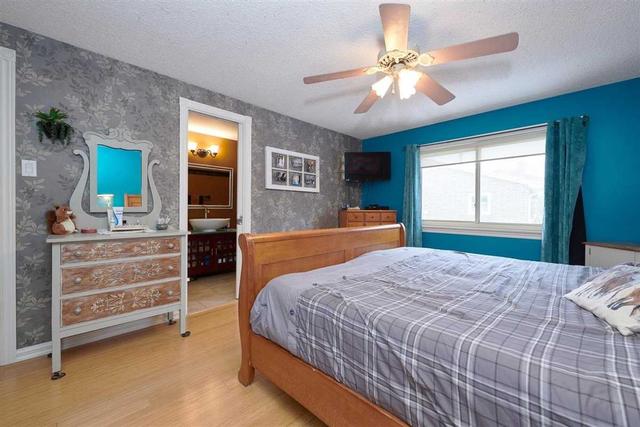 76 Lillian Cres, House detached with 3 bedrooms, 2 bathrooms and 4 parking in Barrie ON | Image 5