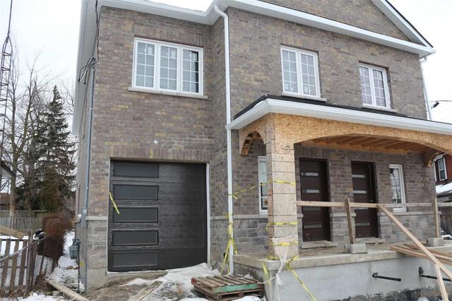 71 Park St, House semidetached with 3 bedrooms, 4 bathrooms and 2 parking in Brampton ON | Image 2