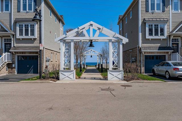 22 - 337 Beach Blvd, Townhouse with 2 bedrooms, 2 bathrooms and 2 parking in Hamilton ON | Image 1