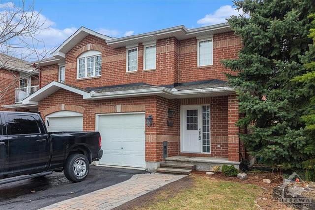 1310 Halton Terrace, Townhouse with 3 bedrooms, 2 bathrooms and 3 parking in Ottawa ON | Image 1