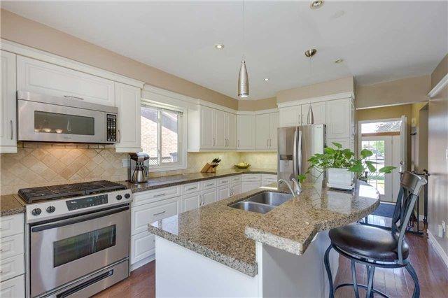184 Kozlov St, House detached with 3 bedrooms, 2 bathrooms and 2 parking in Barrie ON | Image 6