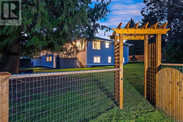 2439 Cross Rd, House detached with 3 bedrooms, 3 bathrooms and 5 parking in Nanaimo E BC | Image 27