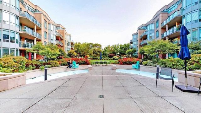 111 - 35 Boardwalk Dr, Condo with 3 bedrooms, 2 bathrooms and 3 parking in Toronto ON | Image 10