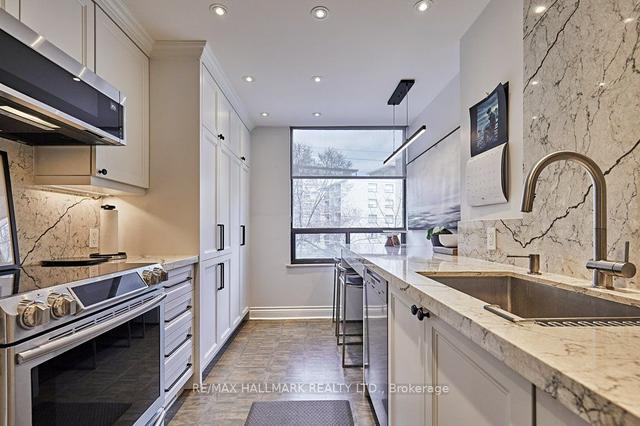 302 - 22 Shallmar Blvd, Condo with 2 bedrooms, 2 bathrooms and 1 parking in Toronto ON | Image 7