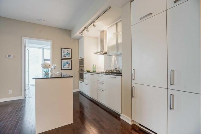1202 - 14 York St, Condo with 2 bedrooms, 2 bathrooms and 1 parking in Toronto ON | Image 5