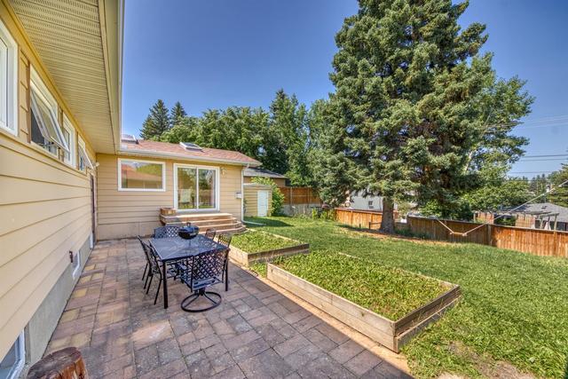 16 Roseview Drive Nw, House detached with 5 bedrooms, 3 bathrooms and 2 parking in Calgary AB | Image 40
