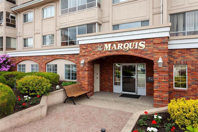 301 - 1055 Lawrence Avenue, Condo with 2 bedrooms, 1 bathrooms and 1 parking in Kelowna BC | Card Image