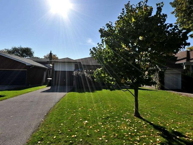 67 Burncrest Dr, House detached with 4 bedrooms, 4 bathrooms and 3 parking in Toronto ON | Image 1
