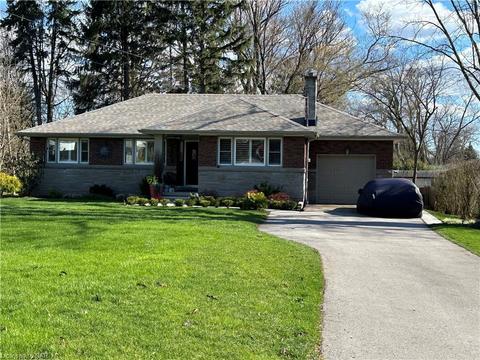 6040 Clare Crescent, House detached with 3 bedrooms, 2 bathrooms and 4 parking in Niagara Falls ON | Card Image