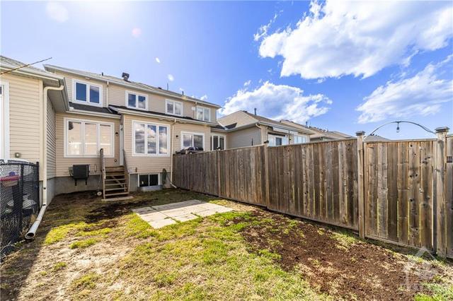112 Desmond Trudeau Drive, Townhouse with 3 bedrooms, 2 bathrooms and 3 parking in Arnprior ON | Image 30
