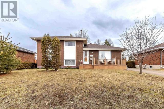 18 Elaine Ct, House detached with 3 bedrooms, 2 bathrooms and null parking in Sault Ste. Marie ON | Image 2