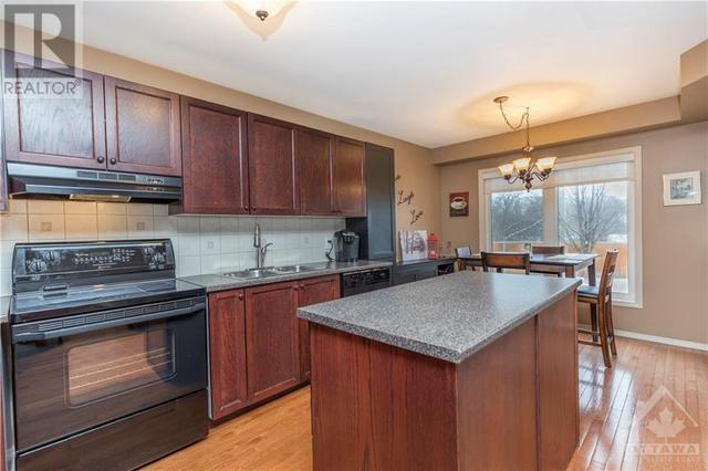 362 Hillsboro Private, Home with 3 bedrooms, 3 bathrooms and 3 parking in Ottawa ON | Image 9