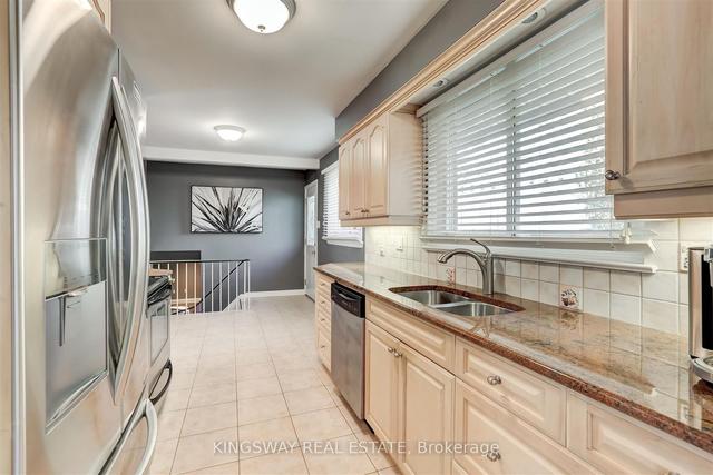 15 Deanewood Cres, House detached with 3 bedrooms, 3 bathrooms and 6 parking in Toronto ON | Image 23