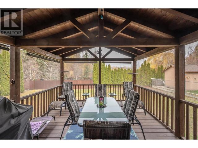 3305 8th Street, House detached with 3 bedrooms, 1 bathrooms and 5 parking in Okanagan Similkameen E BC | Image 3