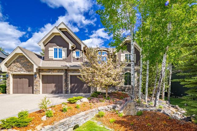 7 Wentwillow Lane Sw, House detached with 4 bedrooms, 4 bathrooms and 6 parking in Calgary AB | Image 2