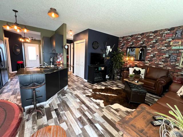 2 Northlands Pointe Ne, Home with 3 bedrooms, 2 bathrooms and 2 parking in Medicine Hat AB | Image 4