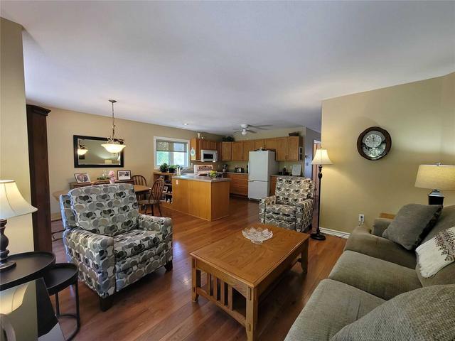 21 St James Pl, House detached with 2 bedrooms, 2 bathrooms and 3 parking in Wasaga Beach ON | Image 11