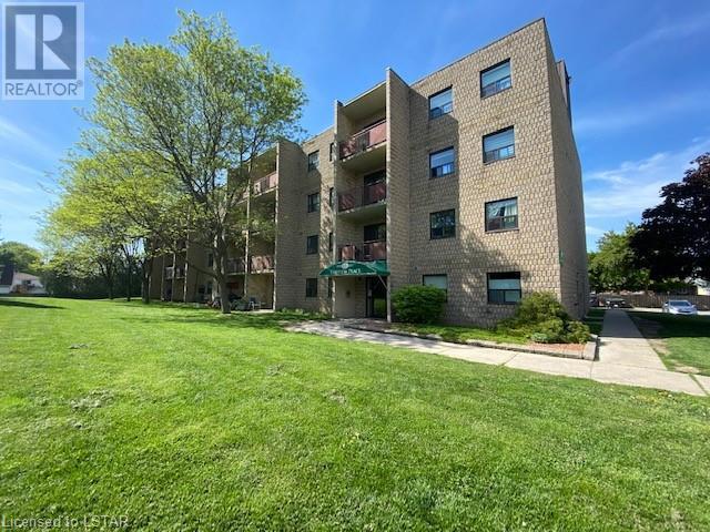 202 - 130 Park Avenue E, House attached with 2 bedrooms, 1 bathrooms and null parking in Chatham Kent ON | Image 1