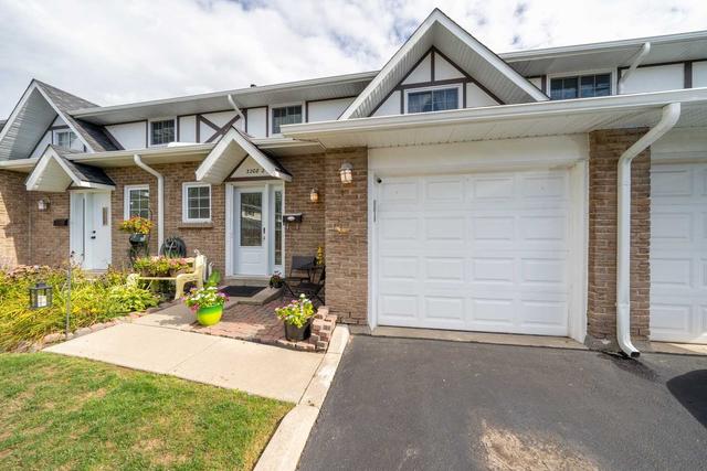 2 - 3208 New St, Townhouse with 3 bedrooms, 2 bathrooms and 2 parking in Burlington ON | Card Image