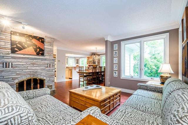 24 St Vincent St, House detached with 4 bedrooms, 2 bathrooms and 4 parking in Barrie ON | Image 3