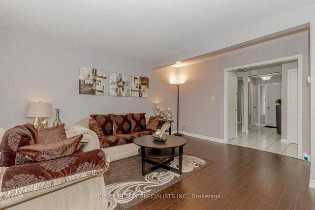 88 Carleton Pl, Townhouse with 4 bedrooms, 3 bathrooms and 2 parking in Brampton ON | Image 2
