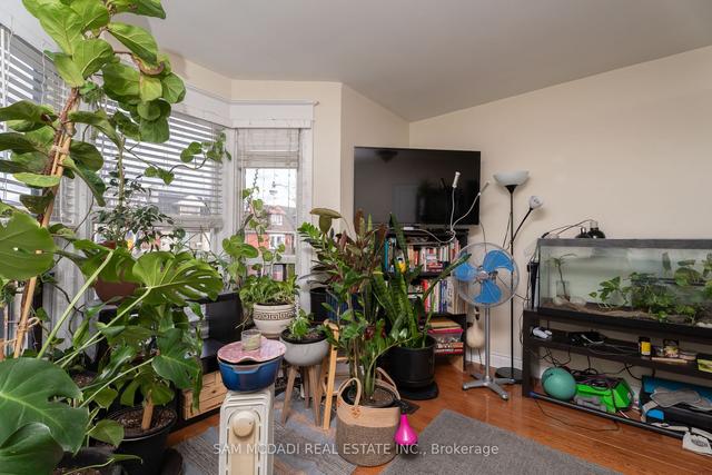 1050 Ossington Ave, House attached with 4 bedrooms, 2 bathrooms and 2 parking in Toronto ON | Image 20