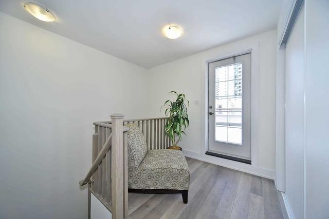 2 - 52 Holmes Ave, Townhouse with 2 bedrooms, 2 bathrooms and 2 parking in Toronto ON | Image 10