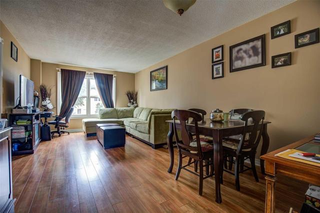 86 Morley Cres, Townhouse with 3 bedrooms, 2 bathrooms and 1 parking in Brampton ON | Image 7