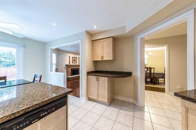 953 Focal Rd, House detached with 5 bedrooms, 5 bathrooms and 5 parking in Mississauga ON | Image 7