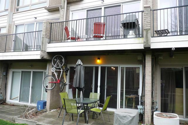 48 Cumberland Lane, Townhouse with 3 bedrooms, 2 bathrooms and 2 parking in Ajax ON | Image 2