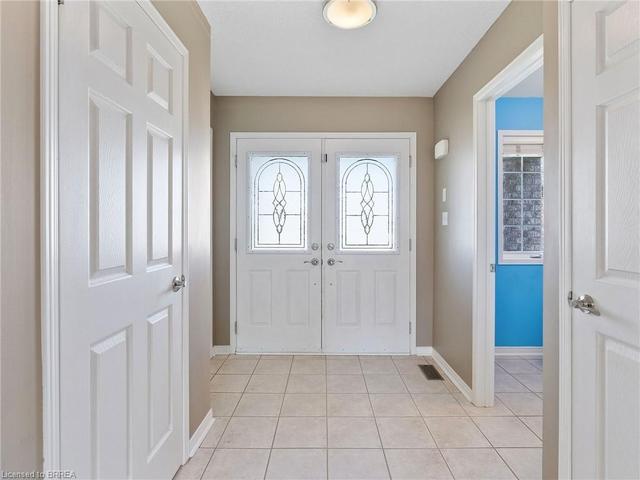 7 Moffat Court, House detached with 3 bedrooms, 3 bathrooms and 6 parking in Brantford ON | Image 2