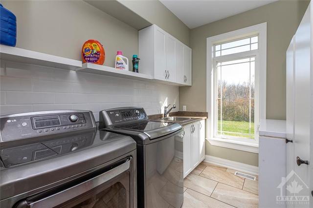 5725 Stuewe Drive, House detached with 6 bedrooms, 5 bathrooms and 6 parking in Ottawa ON | Image 8