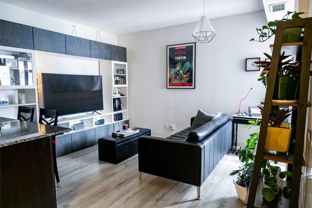 712 - 35 Hayden St, Condo with 1 bedrooms, 1 bathrooms and 0 parking in Toronto ON | Image 1