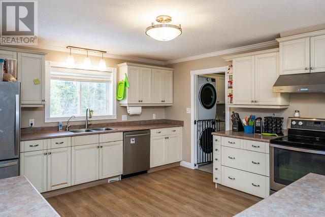 8625 Lynn Drive, House detached with 4 bedrooms, 3 bathrooms and null parking in Fraser Fort George C BC | Image 10