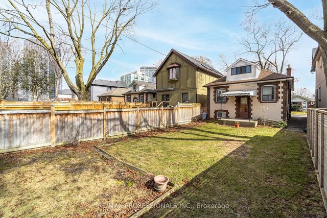 46 Clissold Rd, House detached with 3 bedrooms, 2 bathrooms and 2 parking in Toronto ON | Image 28