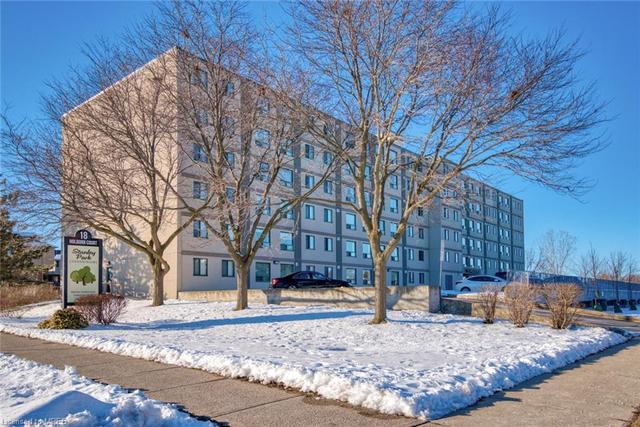 211 - 18 Holborn Court, House attached with 2 bedrooms, 2 bathrooms and 1 parking in Kitchener ON | Image 1