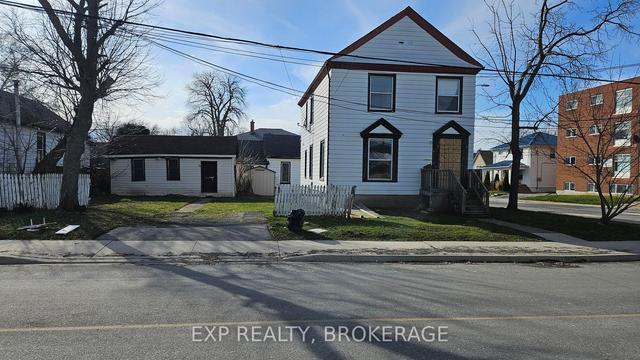 4731 St Lawrence Ave, House detached with 2 bedrooms, 2 bathrooms and 6 parking in Niagara Falls ON | Image 2