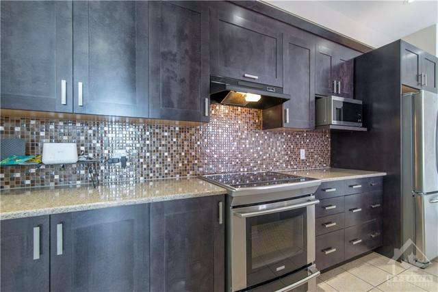 613 Pamplona Private, Townhouse with 3 bedrooms, 3 bathrooms and 4 parking in Ottawa ON | Image 9