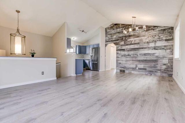 137 Erin Meadow Bay Se, House detached with 3 bedrooms, 2 bathrooms and 1 parking in Calgary AB | Image 6