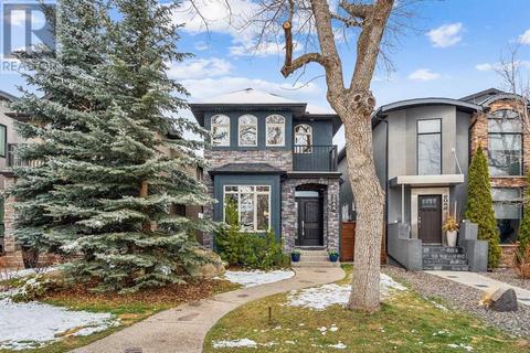 2044 49 Avenue Sw, House detached with 4 bedrooms, 3 bathrooms and 2 parking in Calgary AB | Card Image