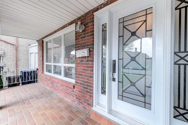 19 Countryman Circ, House detached with 4 bedrooms, 3 bathrooms and 3 parking in Toronto ON | Image 10