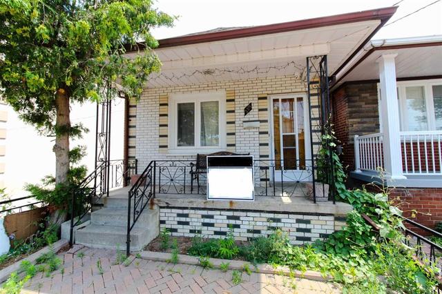 289 Nairn Ave, House detached with 2 bedrooms, 2 bathrooms and 2 parking in Toronto ON | Image 3
