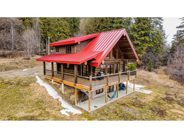 682 Lower Inonoaklin Rd, House detached with 3 bedrooms, 3 bathrooms and 10 parking in Central Kootenay K BC | Image 1