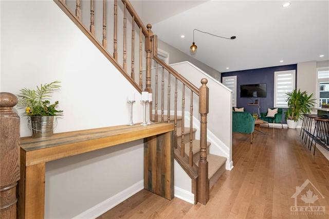 18 Gardenpost Terrace, Townhouse with 3 bedrooms, 3 bathrooms and 3 parking in Ottawa ON | Image 3