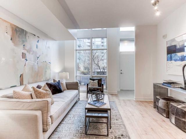 th110 - 15 Brunel Crt, Townhouse with 1 bedrooms, 1 bathrooms and 1 parking in Toronto ON | Image 9