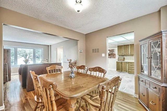 64 Batson Dr, House detached with 4 bedrooms, 3 bathrooms and 4 parking in Aurora ON | Image 5