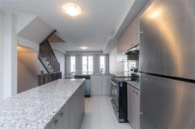 1208 Beachcomber Rd, Townhouse with 3 bedrooms, 4 bathrooms and 1 parking in Mississauga ON | Image 8