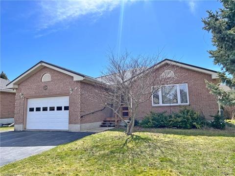 41 Balvina Drive W, House detached with 4 bedrooms, 2 bathrooms and 4 parking in Goderich ON | Card Image