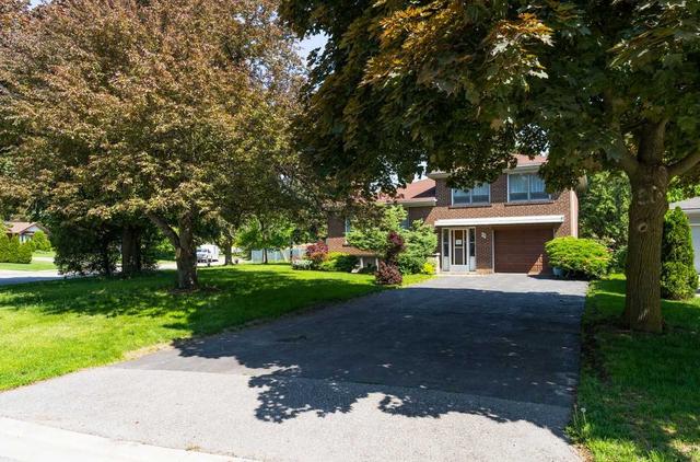 138 Citation Dr, House detached with 3 bedrooms, 2 bathrooms and 3 parking in Toronto ON | Image 12